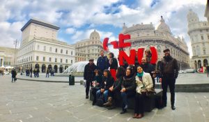 La classe di #comunicacirco Genova in piazza De Ferrari - foto: Rodrigo Brito